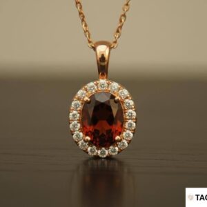 אש ותשוקה - תליון גארנט היילו מזהב צהוב