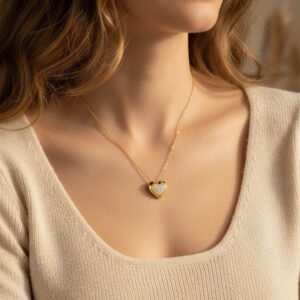 תליון לב משובץ זהב